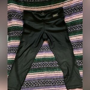 GRRRL KOURTNEY/Monique capri legging-SZ M- waist 14” elastic-19” inseam
K1